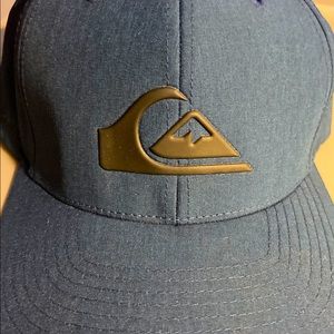 QUICKSILVER FLEXFIT WATER REPEALING HAT.  OSFM.